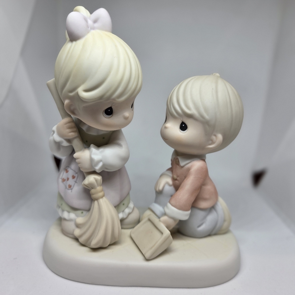 Precious Moments "You Sweep Me Off My Feet" Item #550008